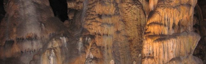 Sprístupnená jaskyňa. Dosahuje dĺžku 2811 m a vertikálne rozpätie 55 m.