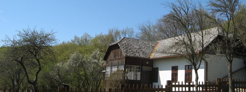 Barkaiho chata na Plešiveckej planine