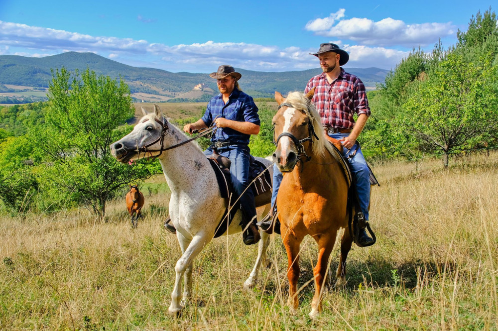 Hobby jazda Lipovník –  jazdy na koni a túry v Slovenskom krase