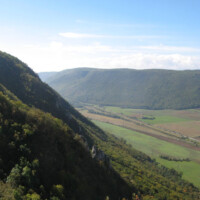 Pohľad do kaňonu rieky Slaná z vyhliadky Bzotinska skala - foto: Viktor Baláž KST Rožňava Pohľad do kaňonu rieky Slaná z vyhliadky Bzotinska skala - foto: Viktor Baláž KST Rožňava