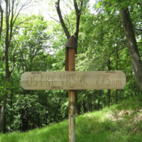 Ostrý vršok (775 m n.m.) a vojenské stanovisko z 2. svetovej vojny