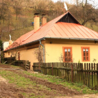 Ľudová architektúra murované sedliacke domy v Hačave