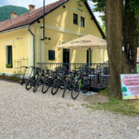 Café Kispest Administratívna budova bývalých železiarní v Drnave - Café Kispest