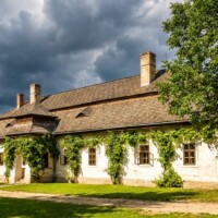Beretkeiovská kúria v obci Bretka v roku 1905 Beretkeiovská kúria v obci Bretka