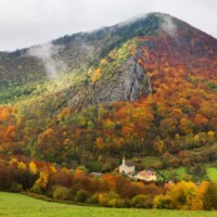 Pohľad na vrch Drieňovec (804 m n.m.) Dolina Čremošná