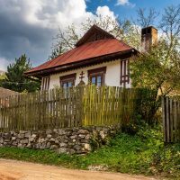 Ľudová architektúra murované sedliacke domy v Hačave