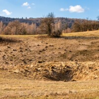 Krasové závrty na Plešiveckej planine Krasové závrty na Plešiveckej planine
