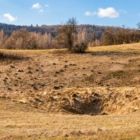 Krasové závrty na Plešiveckej planine Krasové závrty na Plešiveckej planine