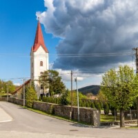 Kostol Všechsvätých v obci Krásnohorské Podhradie