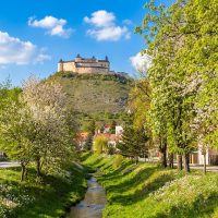 Obec Krásnohorské Podhradie - Pohľad z obce na hrad Krásna Hôrka Obec Krásnohorské Podhradie